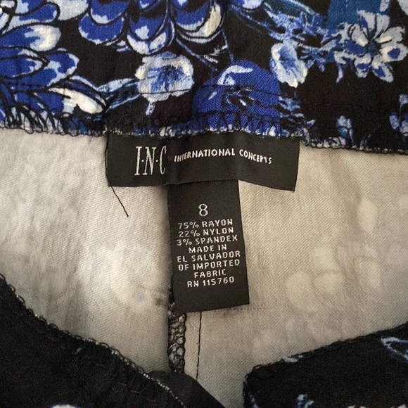 BOGO! INC pull on floral shorts - Picture 4 of 4